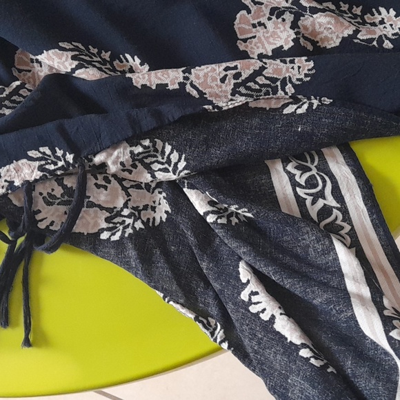 Top - Picture 2 of 2